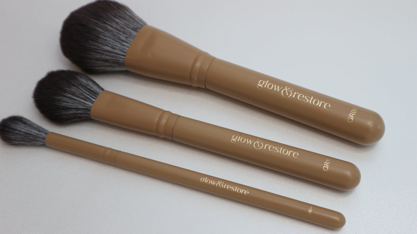 The G&R Powder Brush Set