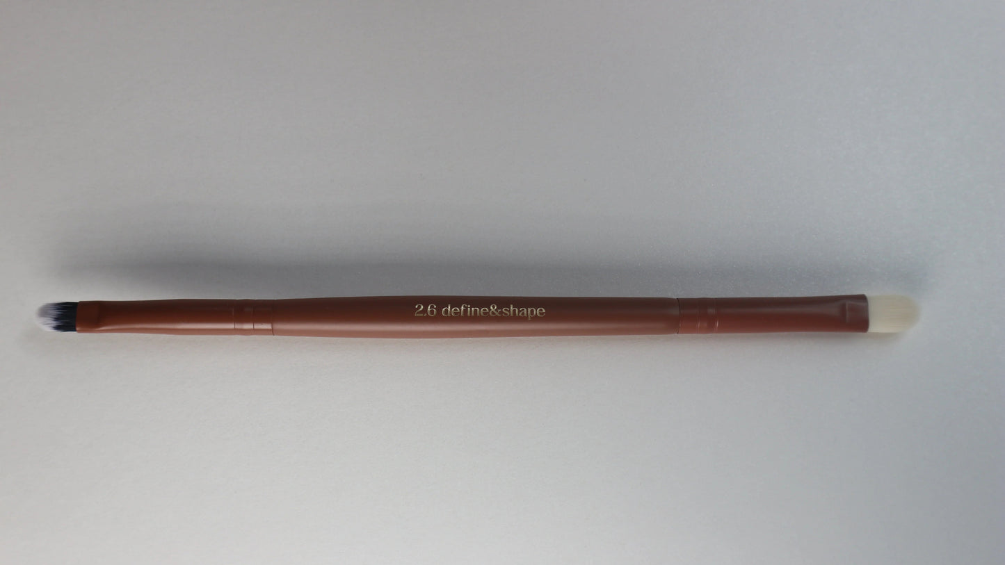 2.6 Shape & Define double ended lip brush