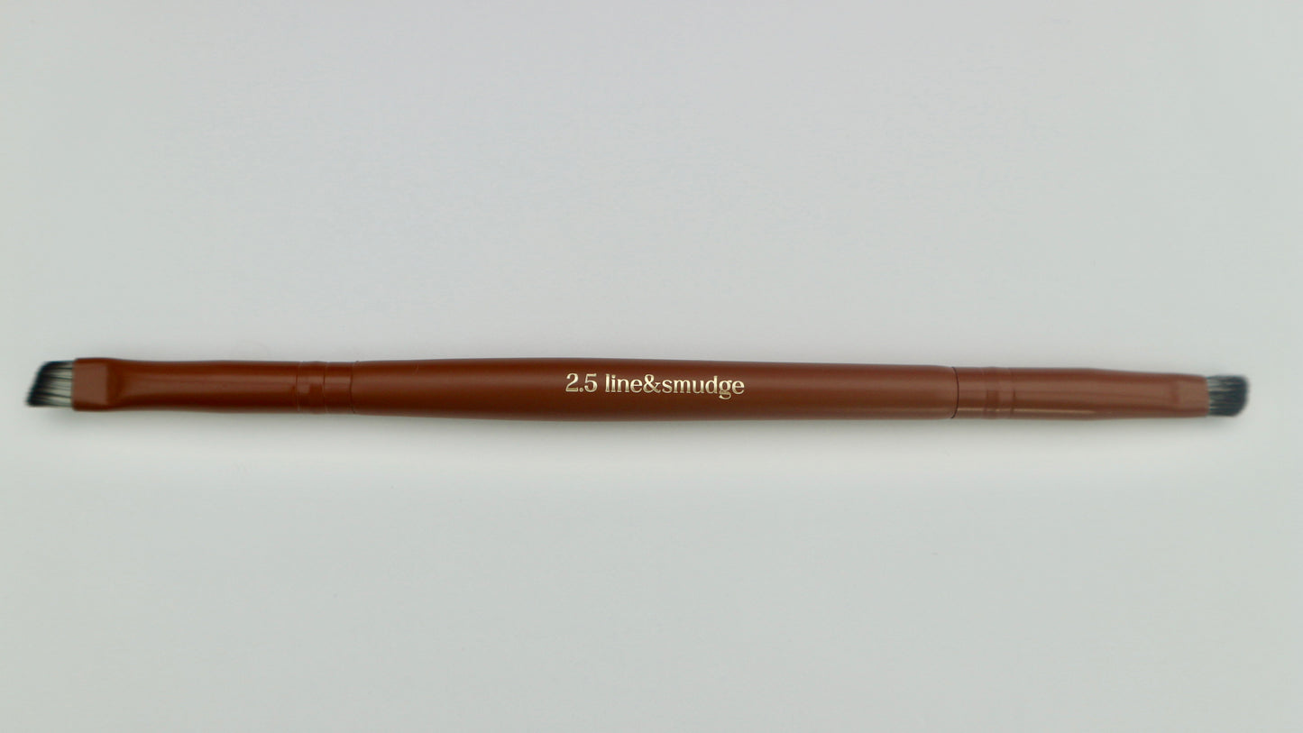 2.5 line & smudge dual ended eye brush