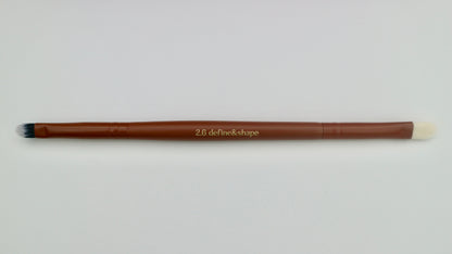 2.6 Shape & Define double ended lip brush